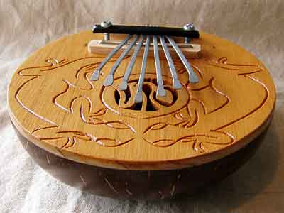 Kalimba, auf deutsch: Daumenklavier