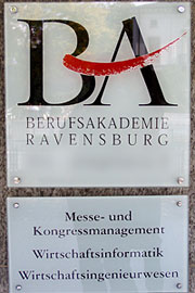 Firmenschild der Berufsakademie Ravensburg