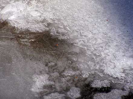 Muster in der Eisschicht