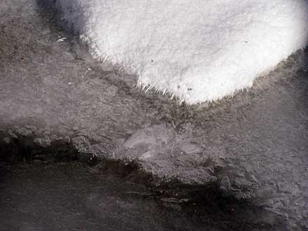 Schnee mit Stacheln