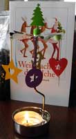 Geschenk vom Wichtel: Buch *Weihnachten der Elche* und Teelichthalter mit Karussell