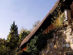 baufällig anmutender Teil der Schenkelmauer