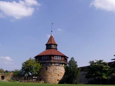 Dicker Turm