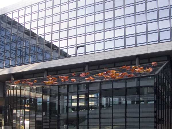 k&uuml;nstliches Laub auf Vordach