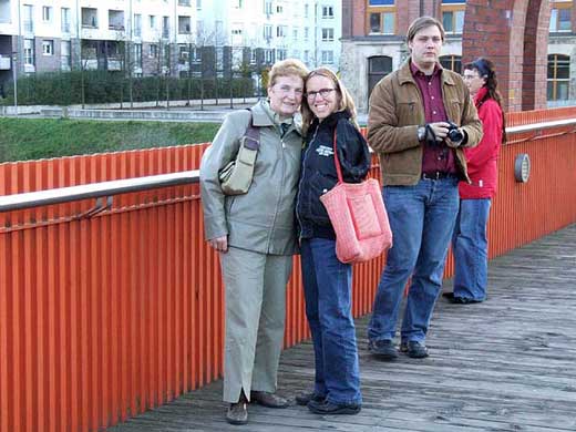 Roswitha, ich, Matze, Petra auf der Br&uuml;cke