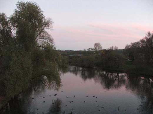 Blick von der Br&uuml;cke auf den Neckar