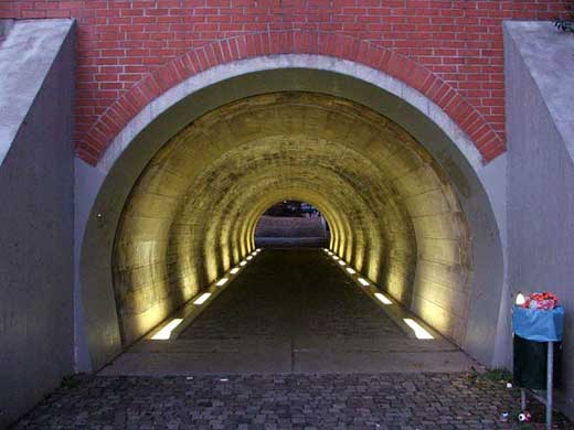 Tunnel zur&uuml;ck in Richtung Stadt