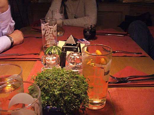 gedeckter Tisch in einer Gastst&auml;tte